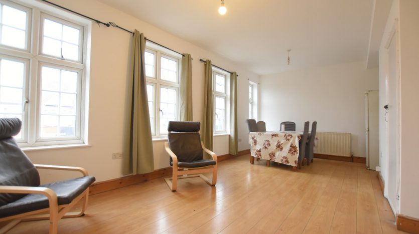 2 Bedroom  To Rent in High Street, Ilford, IG6 