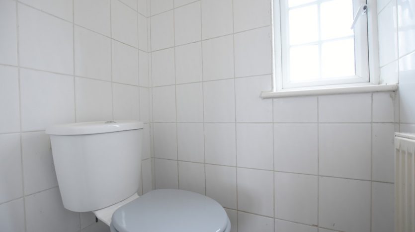2 Bedroom  To Rent in High Street, Ilford, IG6 