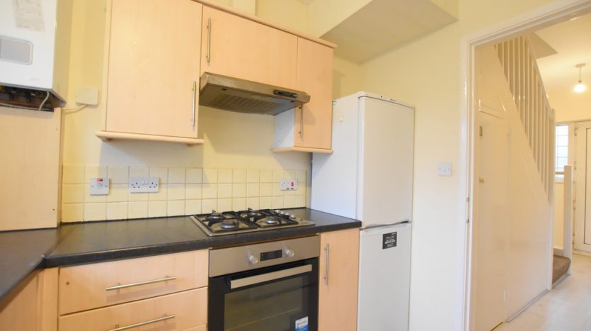 3 Bedroom  To Rent in Tomswood Hill, Barkingside, IG6 