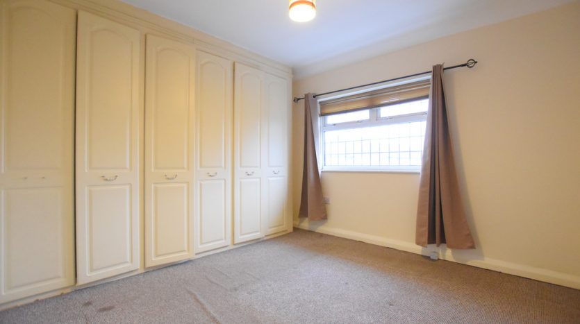 3 Bedroom  To Rent in Tomswood Hill, Barkingside, IG6 