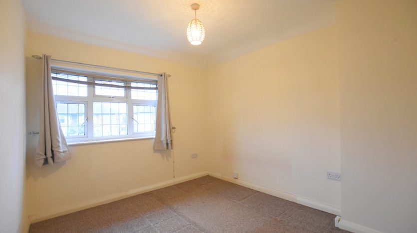 3 Bedroom  To Rent in Tomswood Hill, Barkingside, IG6 