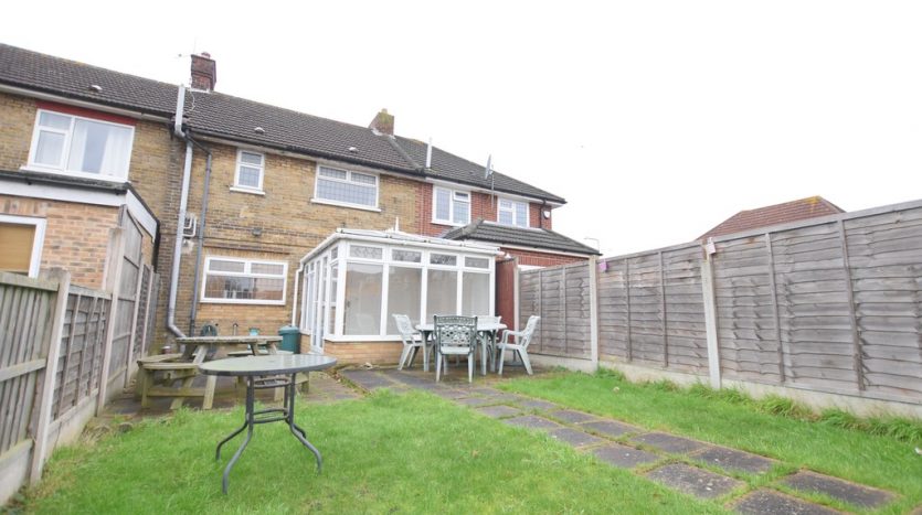 3 Bedroom  To Rent in Tomswood Hill, Barkingside, IG6 