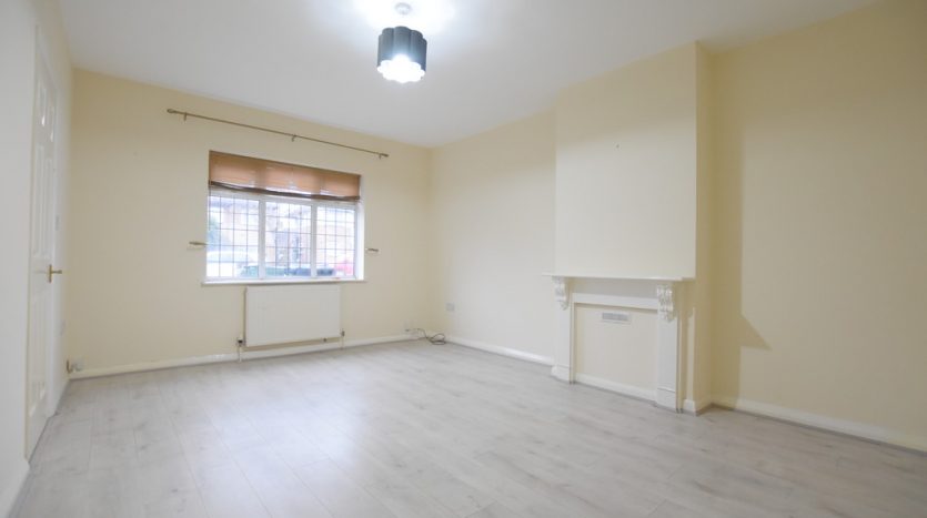 3 Bedroom  To Rent in Tomswood Hill, Barkingside, IG6 