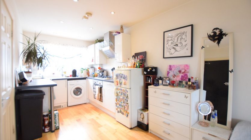1 Bedroom  To Rent in Eastern Avenue, Newbury Park, IG2 