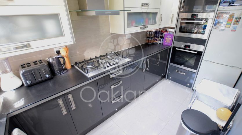 5 Bedroom  To Rent in Eastern Avenue, Essex, IG2 