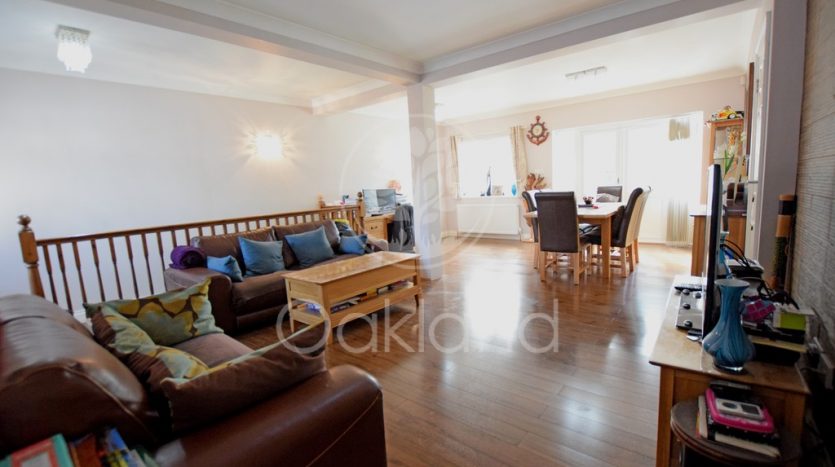 5 Bedroom  To Rent in Eastern Avenue, Essex, IG2 