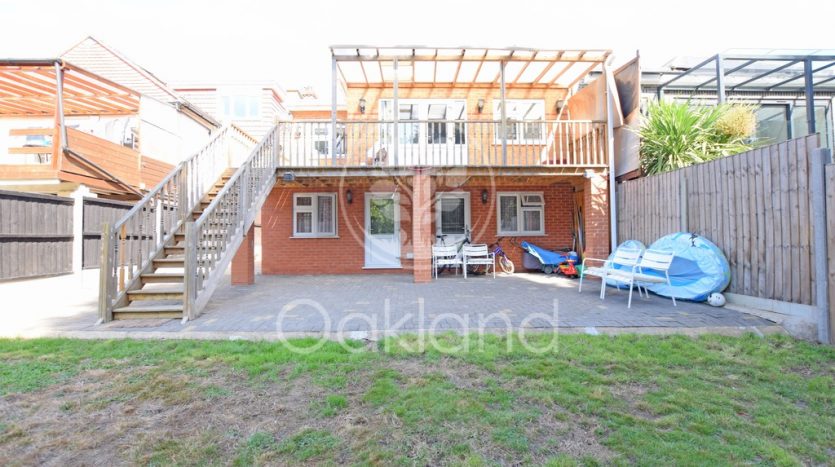 5 Bedroom  To Rent in Eastern Avenue, Essex, IG2 