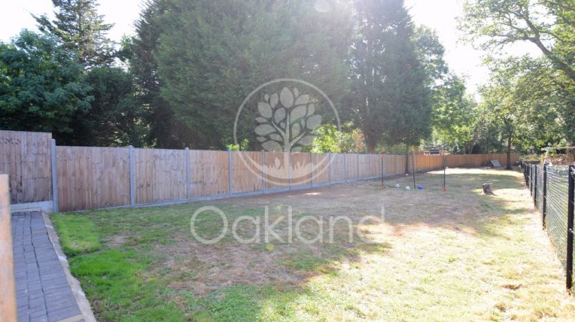 5 Bedroom  To Rent in Eastern Avenue, Essex, IG2 