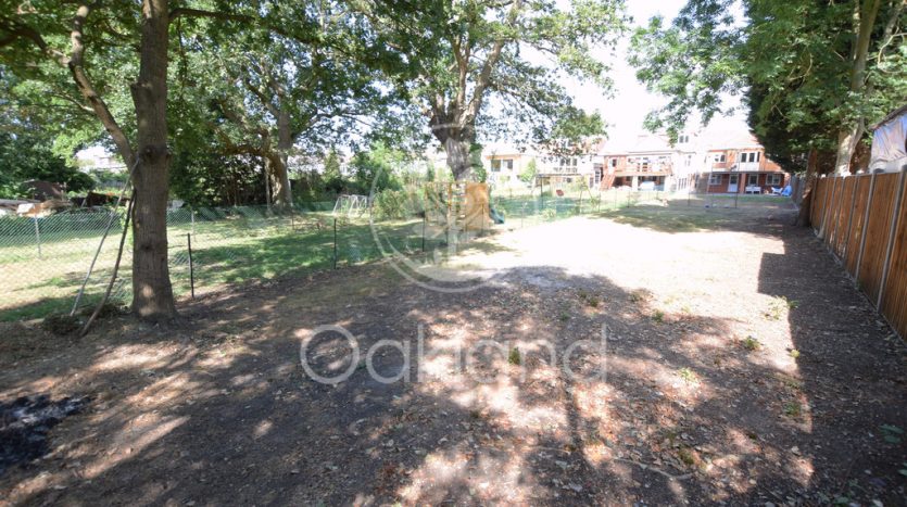 5 Bedroom  To Rent in Eastern Avenue, Essex, IG2 