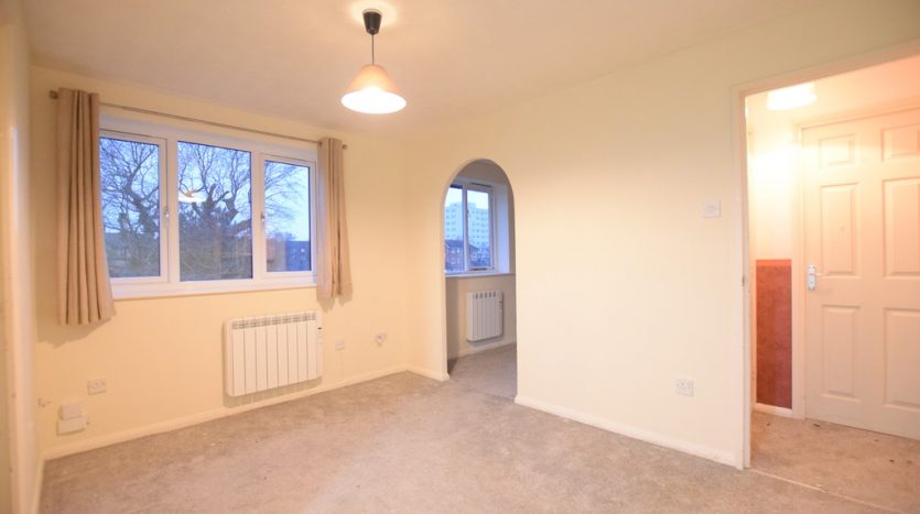 1 Bedroom  To Rent in Plumtree Close, Dagenham, RM10