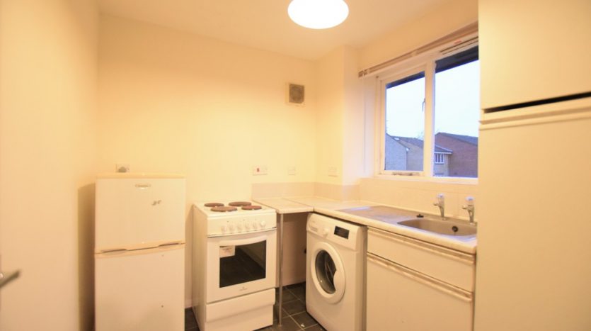 1 Bedroom  To Rent in Plumtree Close, Dagenham, RM10