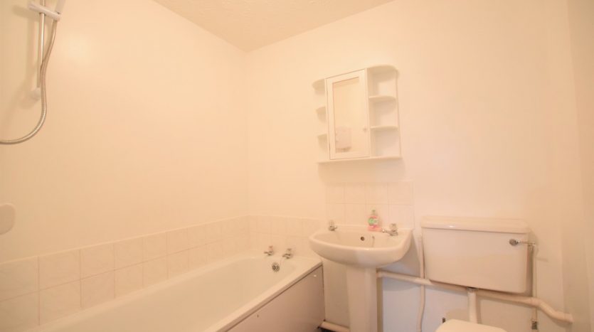 1 Bedroom  To Rent in Plumtree Close, Dagenham, RM10