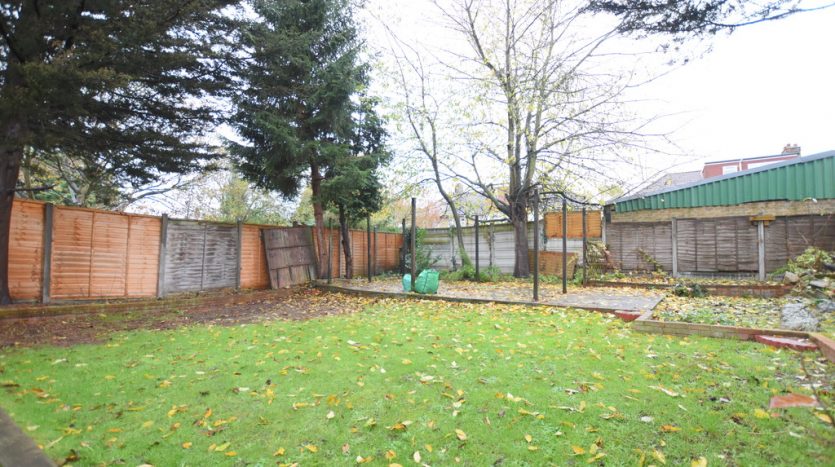 3 Bedroom  To Rent in Crown Road, Barkingside, IG6 