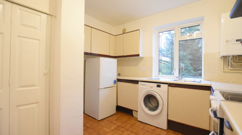 3 Bedroom  To Rent in Crown Road, Barkingside, IG6 