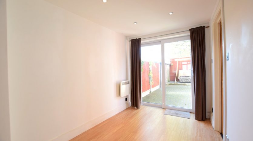 3 Bedroom  To Rent in Jefferson Close, Ilford, IG2 
