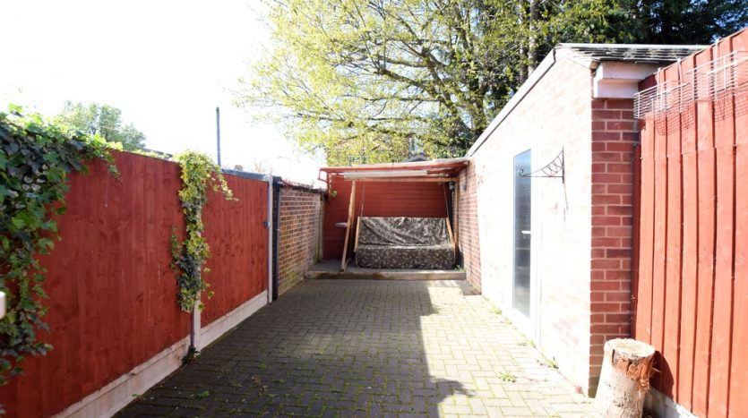 3 Bedroom  To Rent in Jefferson Close, Ilford, IG2 
