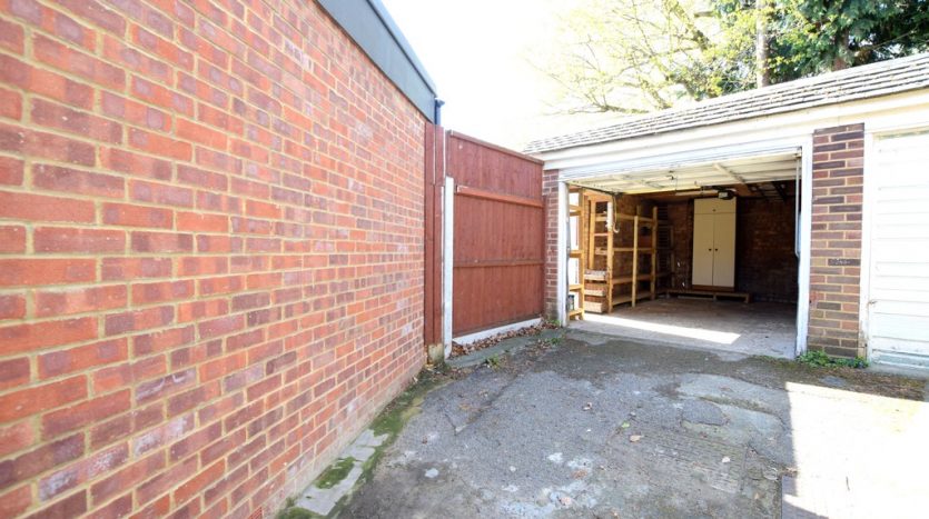 3 Bedroom  To Rent in Jefferson Close, Ilford, IG2 
