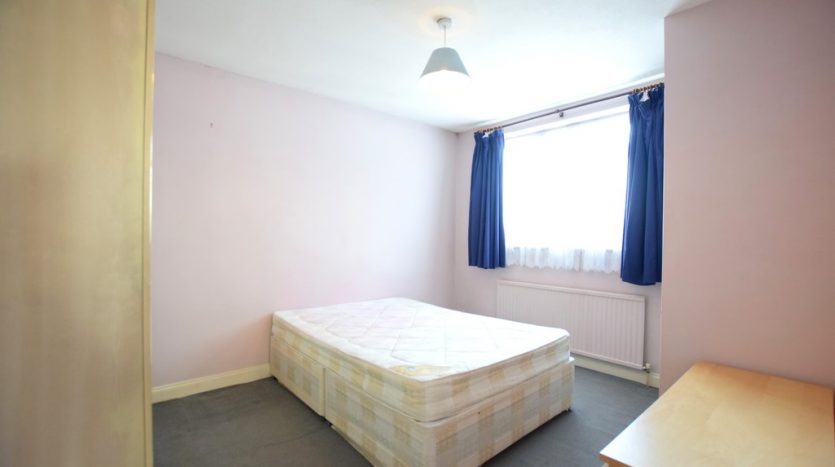 3 Bedroom  To Rent in Jefferson Close, Ilford, IG2 