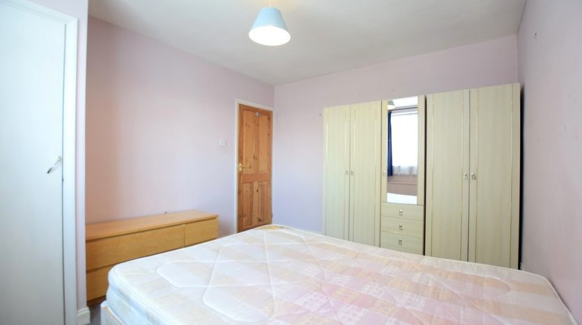 3 Bedroom  To Rent in Jefferson Close, Ilford, IG2 