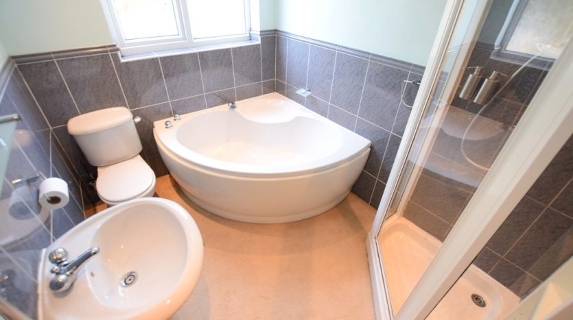 3 Bedroom  To Rent in Jefferson Close, Ilford, IG2 