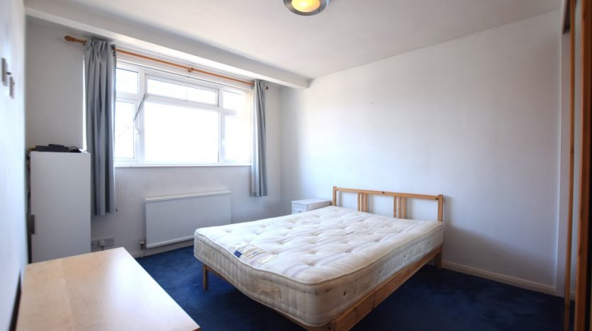 3 Bedroom  To Rent in Jefferson Close, Ilford, IG2 