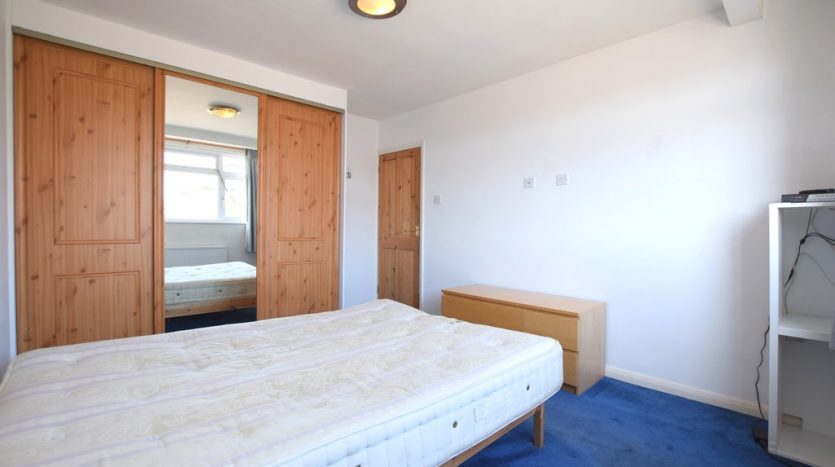 3 Bedroom  To Rent in Jefferson Close, Ilford, IG2 