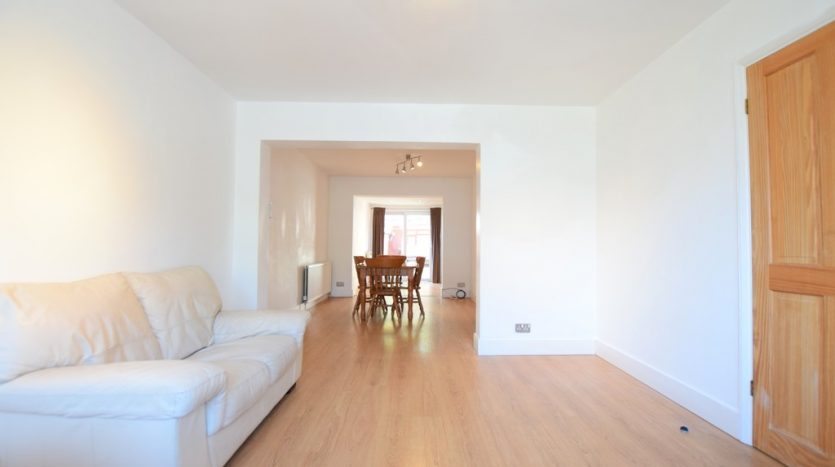 3 Bedroom  To Rent in Jefferson Close, Ilford, IG2 