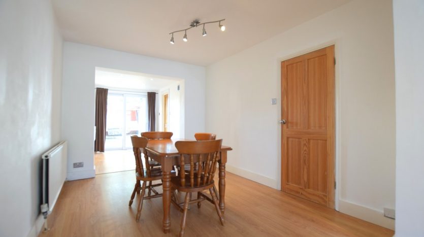 3 Bedroom  To Rent in Jefferson Close, Ilford, IG2 