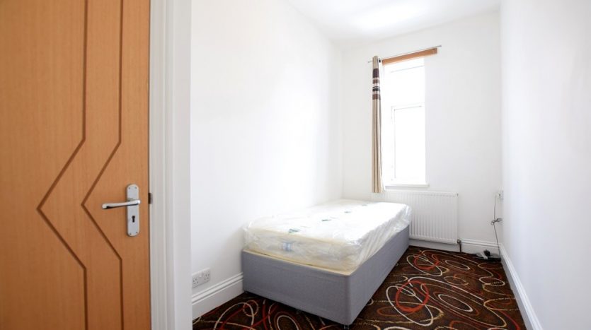 2 Bedroom  To Rent in Eastern Avenue, Ilford, IG2 