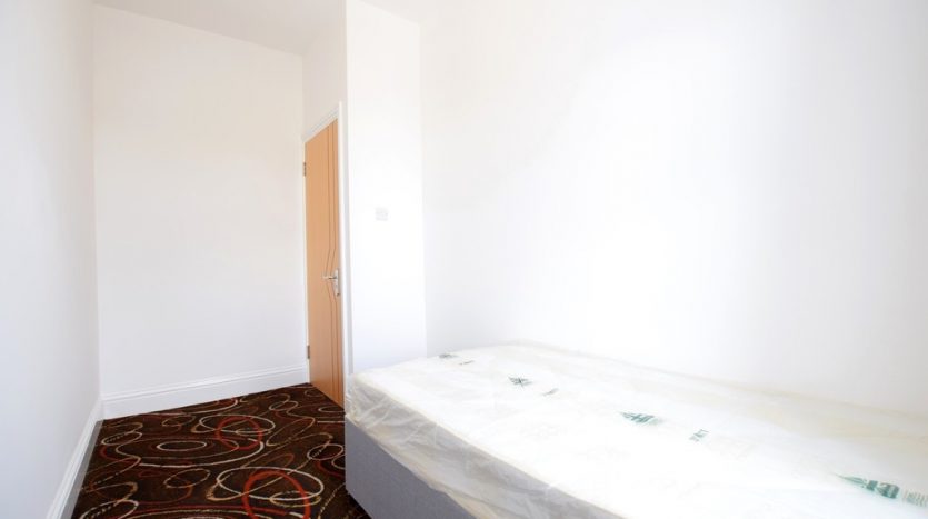 2 Bedroom  To Rent in Eastern Avenue, Ilford, IG2 