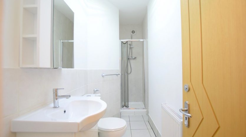 2 Bedroom  To Rent in Eastern Avenue, Ilford, IG2 