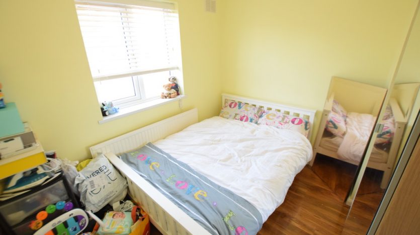 2 Bedroom  To Rent in Fullwell Avenue, Ilford, IG5 