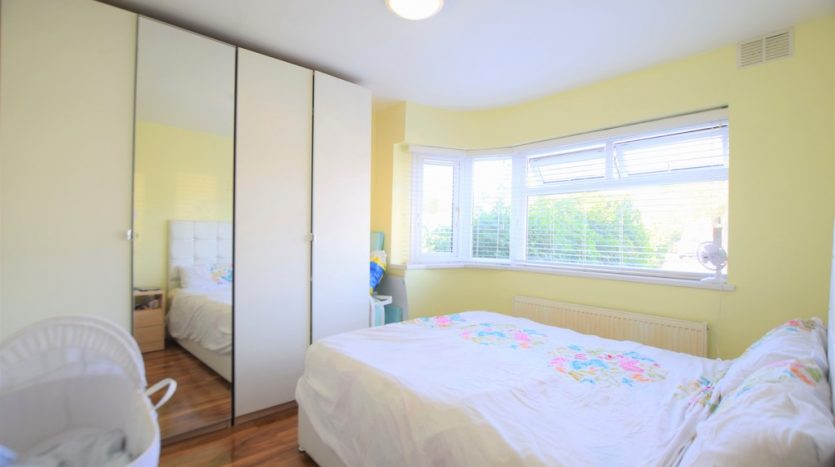 2 Bedroom  To Rent in Fullwell Avenue, Ilford, IG5 