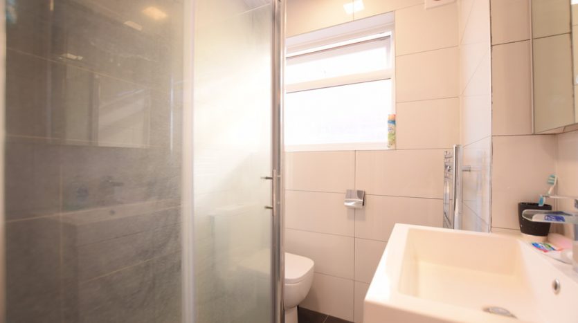 2 Bedroom  To Rent in Fullwell Avenue, Ilford, IG5 
