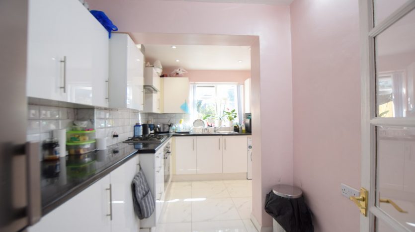 2 Bedroom  To Rent in Fullwell Avenue, Ilford, IG5 