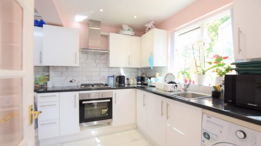 2 Bedroom  To Rent in Fullwell Avenue, Ilford, IG5 