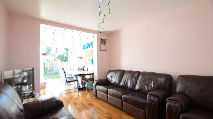 2 Bedroom  To Rent in Fullwell Avenue, Ilford, IG5 