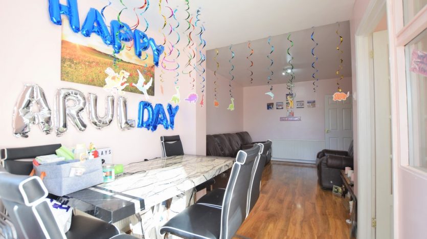 2 Bedroom  To Rent in Fullwell Avenue, Ilford, IG5 