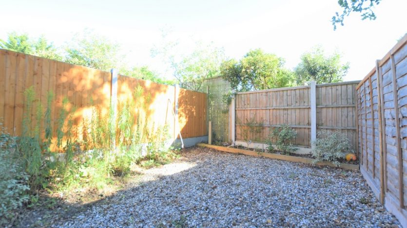 2 Bedroom  To Rent in Fullwell Avenue, Ilford, IG5 