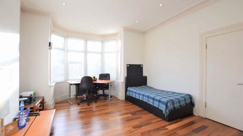 4 Bedroom  To Rent in Coventry Road, Ilford, IG1 
