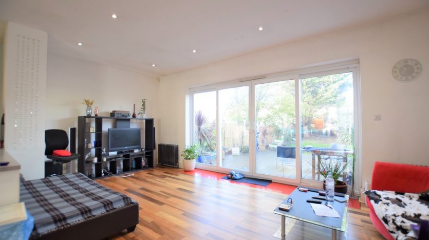 4 Bedroom  To Rent in Coventry Road, Ilford, IG1 