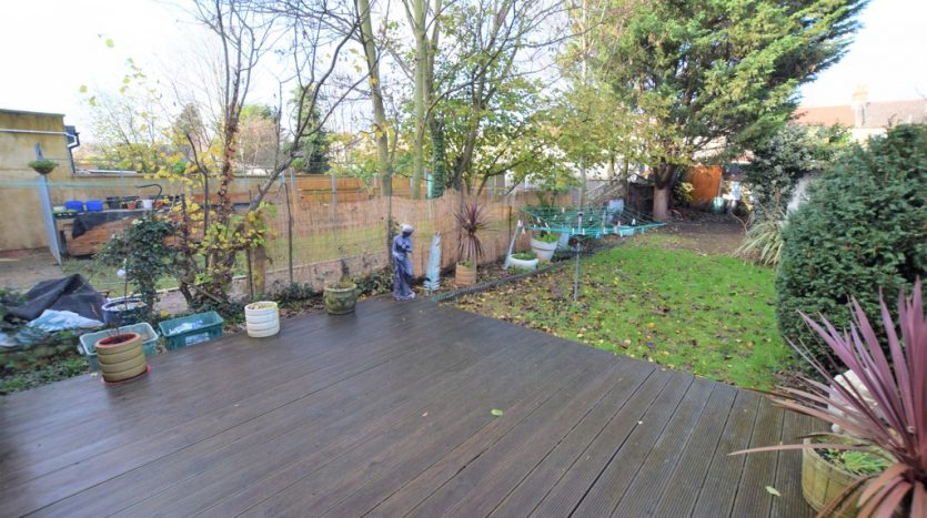 4 Bedroom  To Rent in Coventry Road, Ilford, IG1 