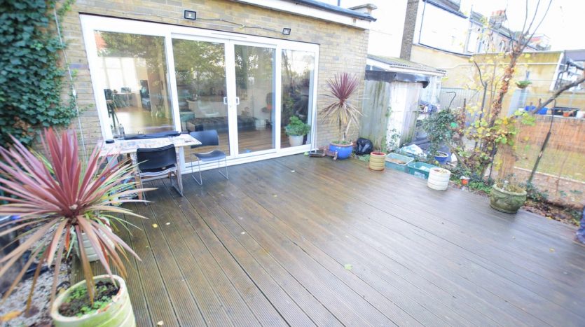 4 Bedroom  To Rent in Coventry Road, Ilford, IG1 