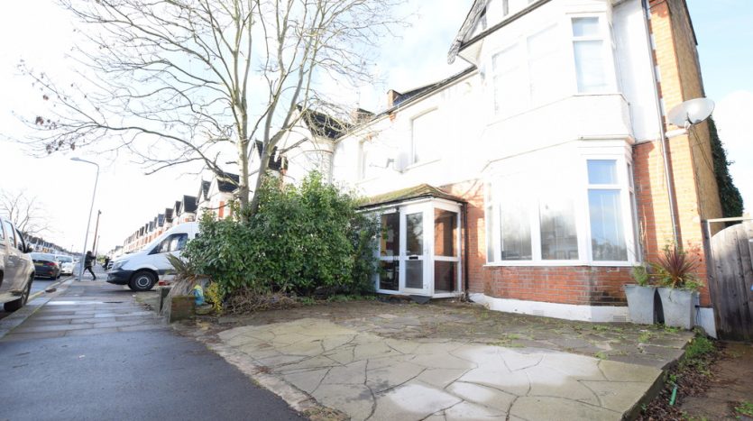 4 Bedroom  To Rent in Coventry Road, Ilford, IG1 