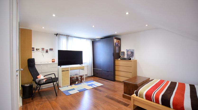 4 Bedroom  To Rent in Coventry Road, Ilford, IG1 