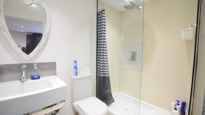 4 Bedroom  To Rent in Coventry Road, Ilford, IG1 