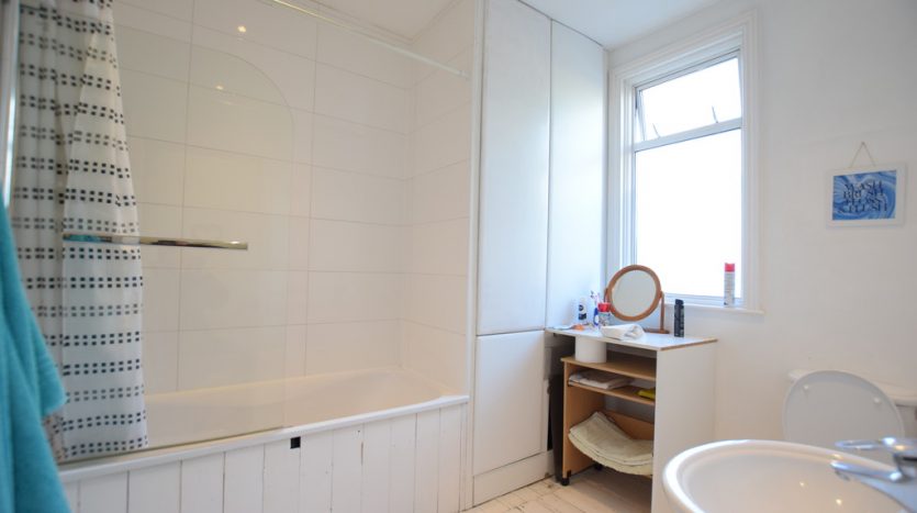 4 Bedroom  To Rent in Coventry Road, Ilford, IG1 