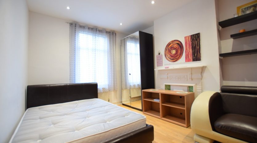 4 Bedroom  To Rent in Coventry Road, Ilford, IG1 