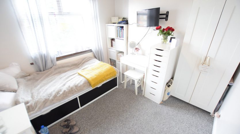 3 Bedroom  To Rent in Craven Gardens, Barkingside, IG6 