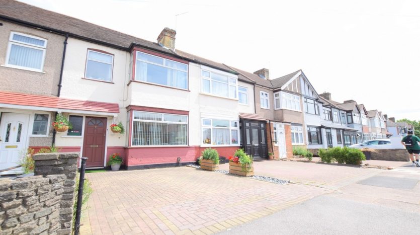 3 Bedroom  To Rent in Craven Gardens, Barkingside, IG6 
